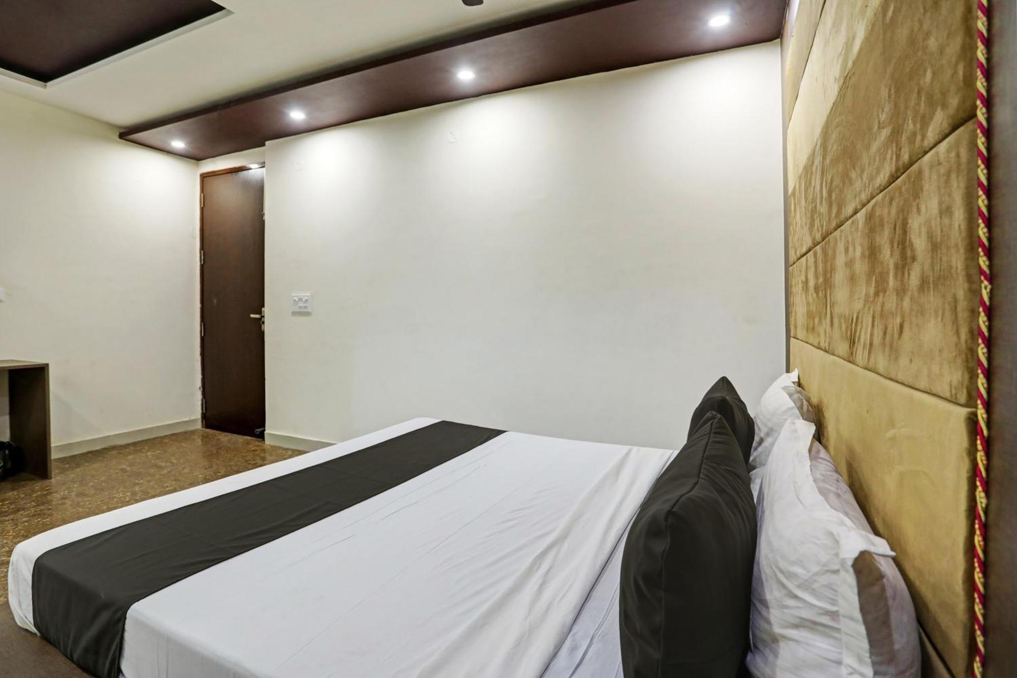 Hotel O All In One Hotel Ґазіабад Екстер'єр фото