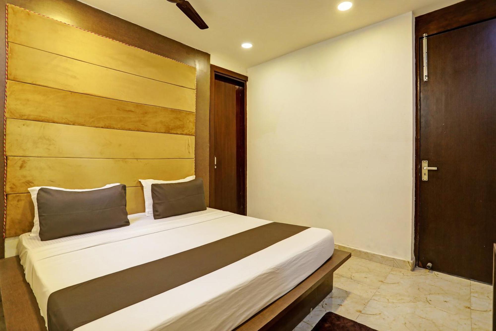 Hotel O All In One Hotel Ґазіабад Екстер'єр фото