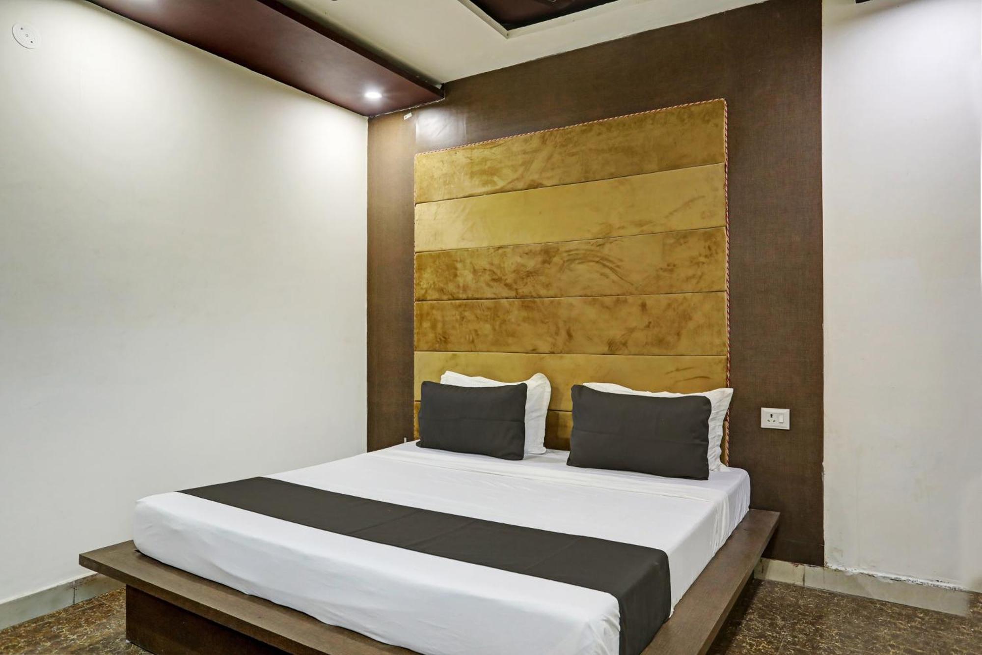 Hotel O All In One Hotel Ґазіабад Екстер'єр фото